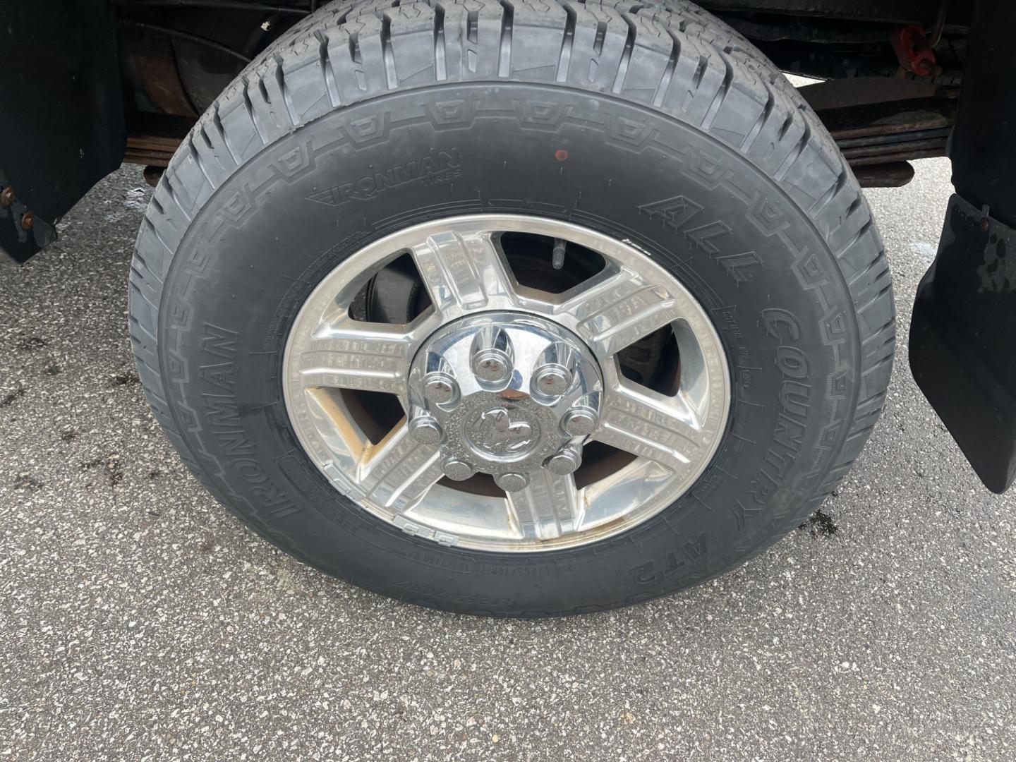 2012 Black /Black Dodge Ram 2500 Laramie Crew Cab SWB 4WD (3C6TD5FT6CG) with an 5.7L V8 OHV 16V engine, 6-Speed Automatic transmission, located at 547 E. Main St., Orwell, OH, 44076, (440) 437-5893, 41.535435, -80.847855 - This 2012 Dodge Ram 2500 Laramie Crew Cab is a heavy-duty pickup truck designed for serious towing and hauling capabilities. Powered by a 5.7L HEMI V8 engine mated to a 6-speed automatic transmission and 3.73 gearing, it boasts an impressive 10,550-pound towing capacity. The interior is well-appoint - Photo#18